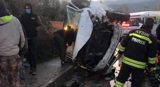 Kuşadası'nda trafik kazası: 4'ü ağır 8 yaralı