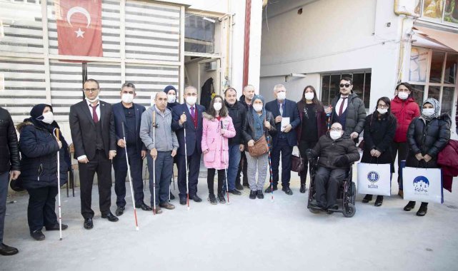 Kütahya Belediyesi'nden görme engellilere beyaz baston