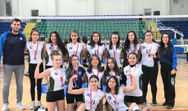 Kütahya Belediyespor Küçük Kızlar Voleybol Takımı il ikincisi oldu