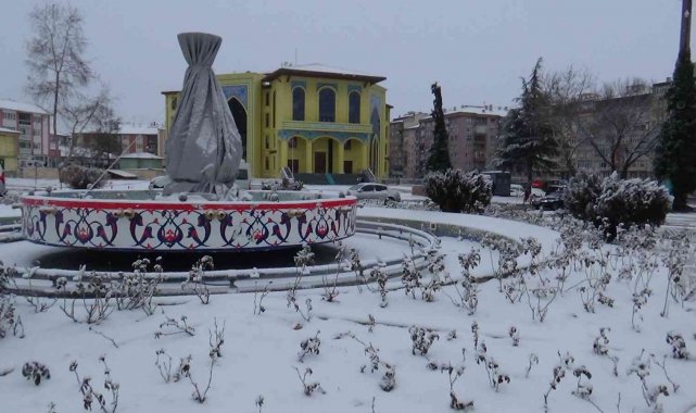 Kütahya beyaza büründü, Tavşanlı'da eğitim-öğretime bir gün ara verildi