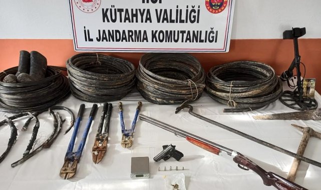 Kütahya'da kablo hırsızlığı ve tarihi eser kaçakçılığı operasyonu