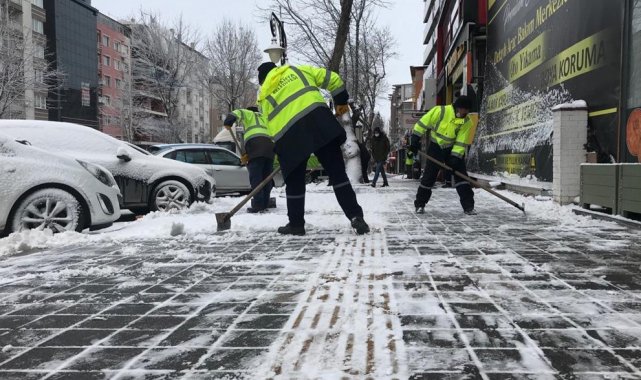 Kütahya&#039;da kar temizleme, küreme ve tuzlama çalışmaları