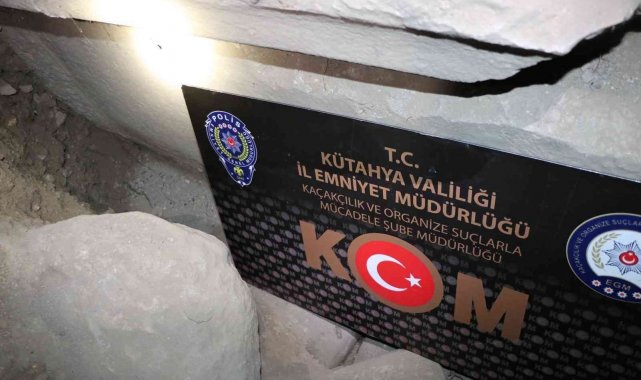 Kütahya'da Roma dönemine ait ağlama duvarı ve iki taş sütun ele geçirildi