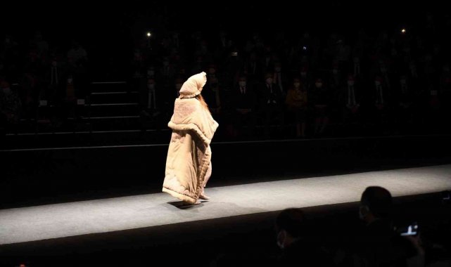 Kutnu kumaşı tanıtım defilesinde tam not aldı