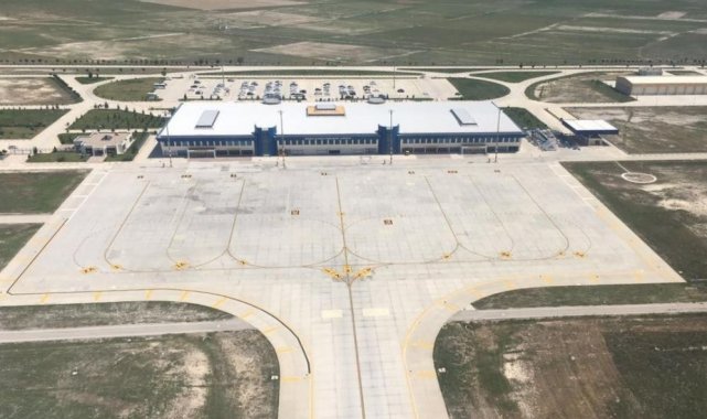 Kuvvetli kar yağışı uçak seferlerini iptal ettirdi