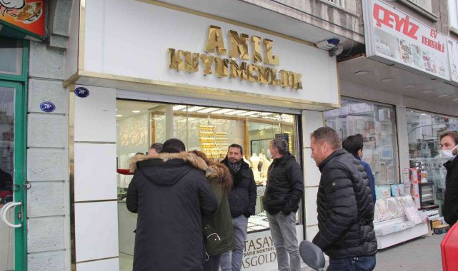 Kuyumcuya silahlı gasp: Altınları alıp kayıplara karıştı
