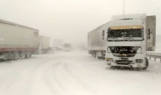 Kuzey Marmara Otoyolunda yaklaşık 30 araç birbirine girdi