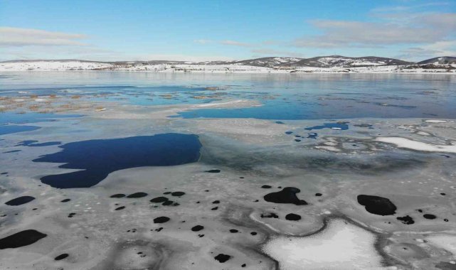 Ladik Gölü buz tuttu