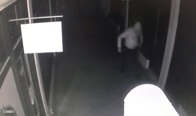 Levyeyle deponun kilidini kırıp 25 bin TL&#039;lik sigarayı çaldı