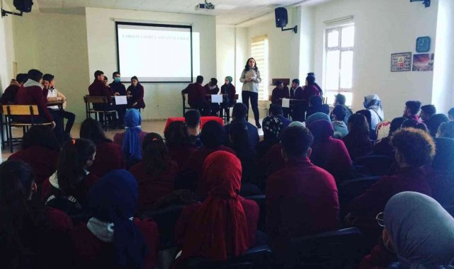 Lise öğrencilerinin bilgi yarışması heyecanı