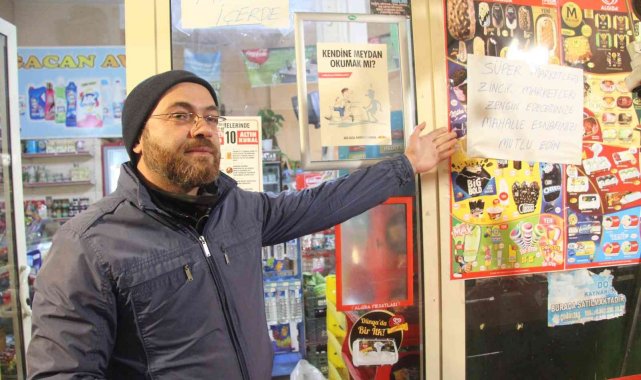 Mahalle bakkalından müşterilerine pankartlı sitem