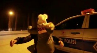 Malatya'da görev başındaki polislere ailelerinden yeni yıl sürprizi