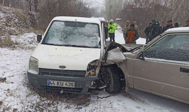 Malatya'da kar beraberinde kazaları getirdi
