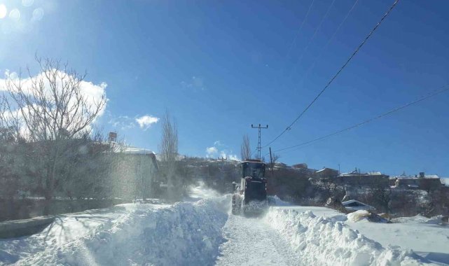 Malatya'da kar mesaisi devam ediyor