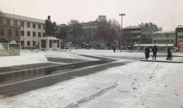 Malatya'da kar yağışı etkili oluyor