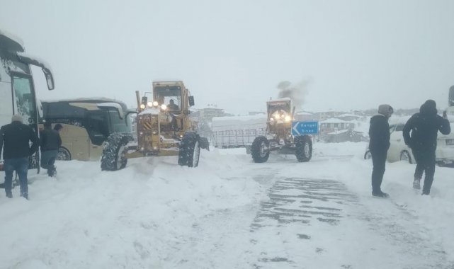 Malatya'da karla mücadele sürüyor