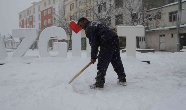 Malazgirt'te kar yağışı
