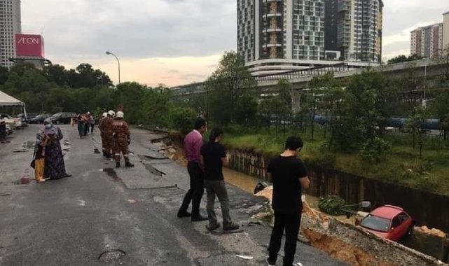 Malezya&#039;da yol çöktü