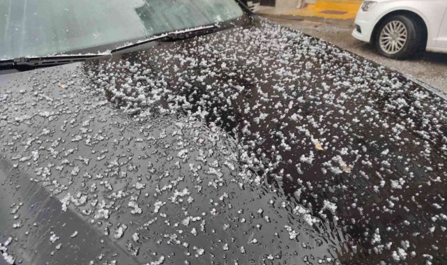 Malkara'da 20 dakika süren dolu yağışı etkili oldu