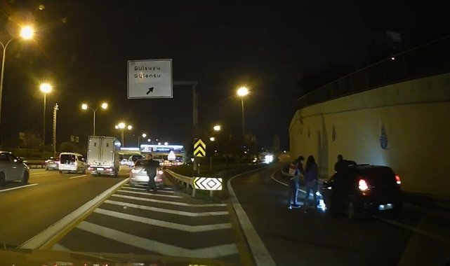 Maltepe&#039;de dublör şoför oyunu: Makas atarken bariyerlere daldı, aracı bırakıp kaçtı