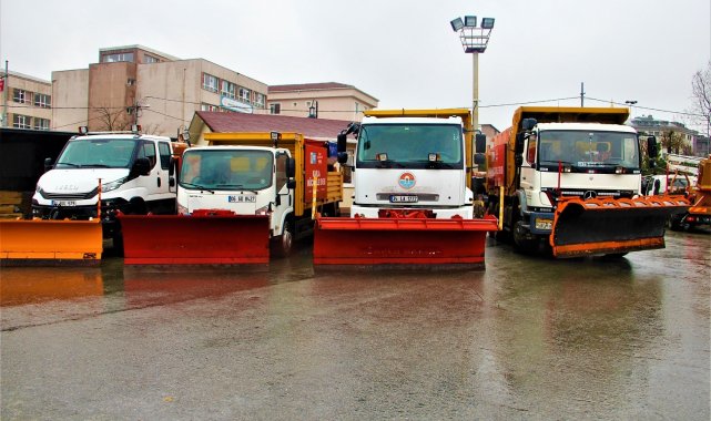 Maltepe'de ekipler karla mücadeleye hazır