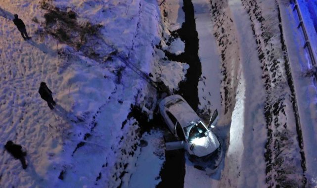 Maltepe&#039;de kayan araç dereye uçtu, sağlıkçı yaralıları bırakıp gazetecilere saldırdı