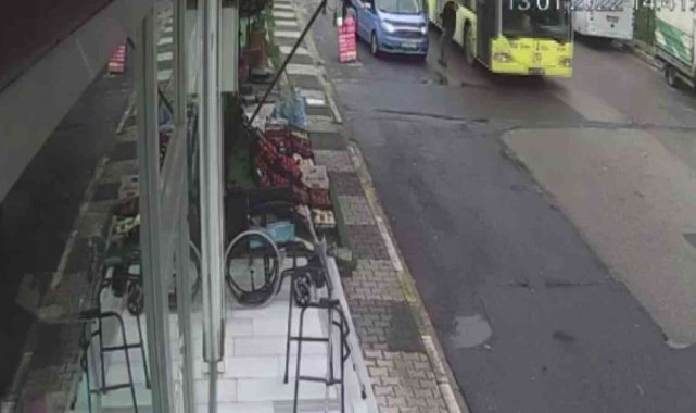 Maltepe'de otomobilini kontrol ederken İETT otobüsüne çarptı, beyin kanaması geçirdi