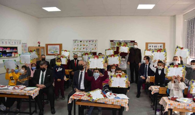 Manisa'da 258 bin 944 öğrenci karne heyecanı yaşadı