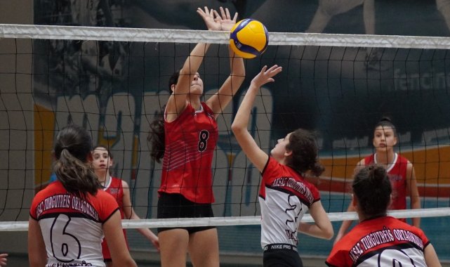 Manisa'da Okul Sporları Voleybol Grup Müsabakaları sona erdi