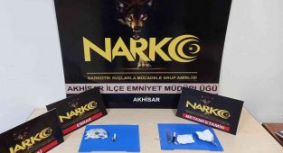 Manisa'da uyuşturucu tacirlerine operasyon: 2 kişi tutuklandı