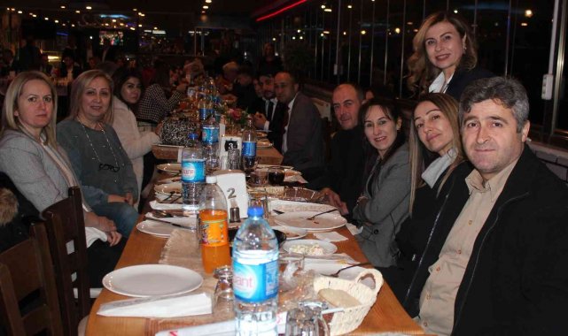 Manisalılar Derneğinin gecesinde 2 engelliye tekerlekli sandalye