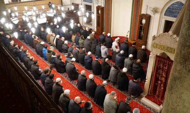 Manisalılar Sultan Camii'nin 500. yılında hatım ve namazda buluştu