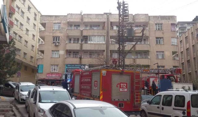 Mardin'de evde çıkan yangında yaşlı çift dumandan etkilendi