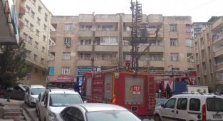 Mardin'de evde çıkan yangında yaşlı çift dumandan etkilendi