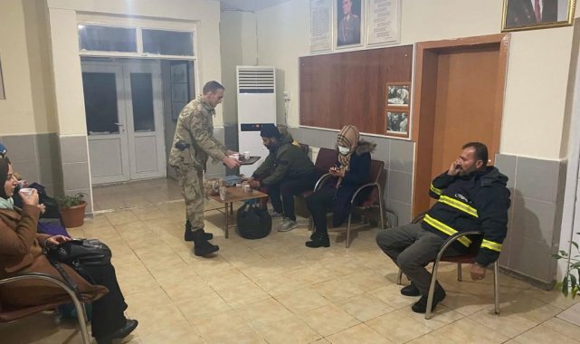 Mardin'de jandarma vatandaşların yanında