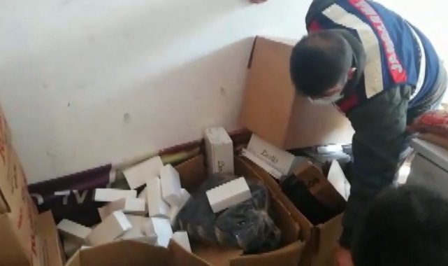 Markette 7 milyon TL'lik kaçak sigara ve uyuşturucu madde ele geçirildi