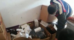 Markette 7 milyon TL'lik kaçak sigara ve uyuşturucu madde ele geçirildi