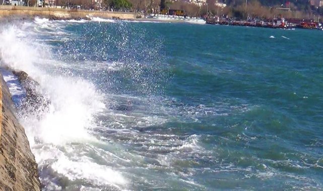 Marmara Denizi'nde ulaşıma lodos engeli