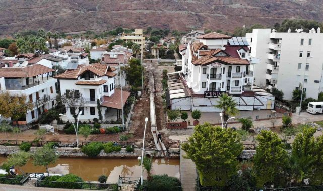 Marmaris Belediyesi ekipleri İçmeler'de çalışmalarına hız verdi