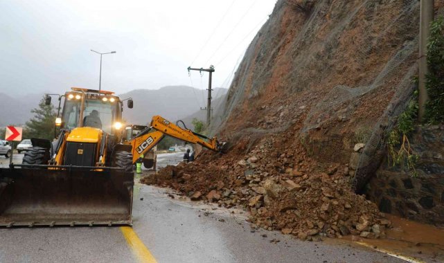 Marmaris Belediyesi ekipleri yağmur nöbetinde