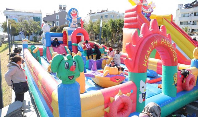 Marmaris Belediyesi'nden çocuklara karne hediyesi