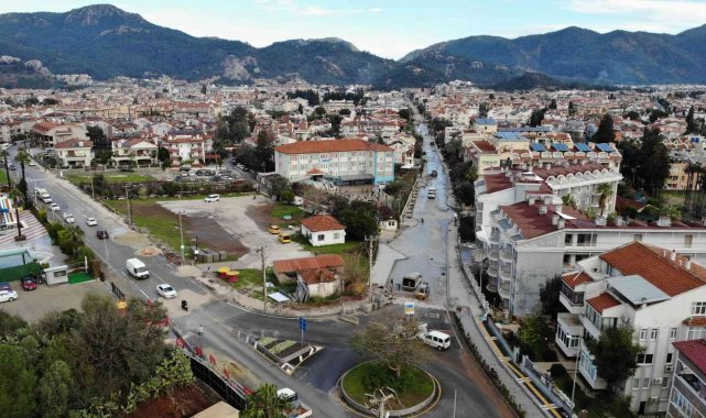Marmaris Yunus Nadi Caddesi'nde ikinci etap çalışmalar devam ediyor