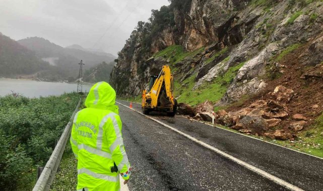 Marmaris'e 24 saatte 175 kilogram yağmur ve dolu yağdı