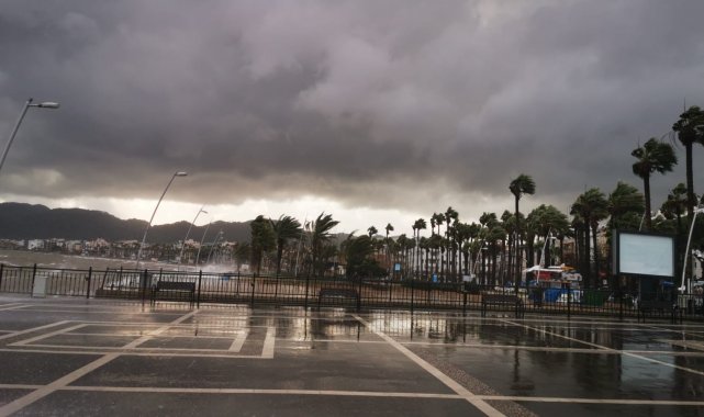 Marmaris'te sağanak yağış etkili oldu