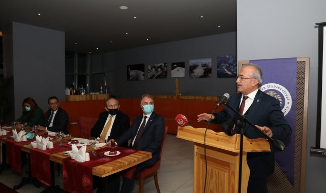 Medya mensuplarının Gazeteciler Günü Atatürk Üniversitesinde kutlandı