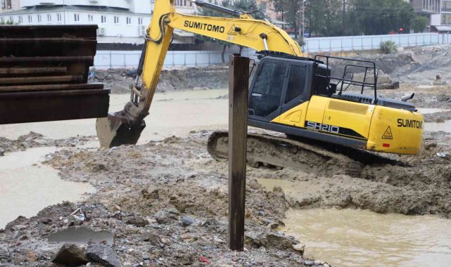 Mega projede, sağanak yağmura rağmen çalışmalar sürüyor