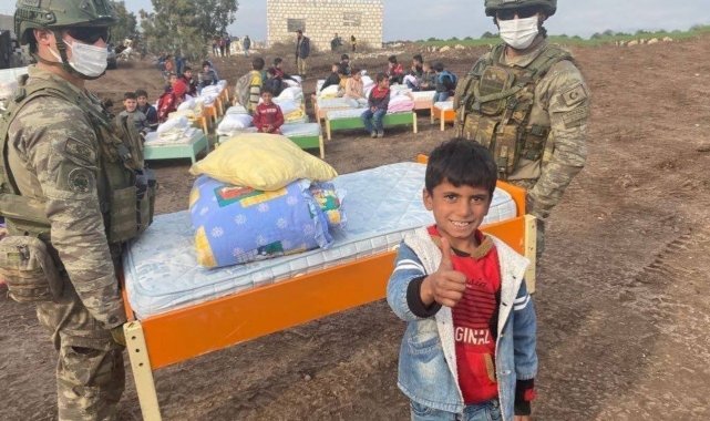 Mehmetçik'ten çocuklara yatak ve yorgan yardımı