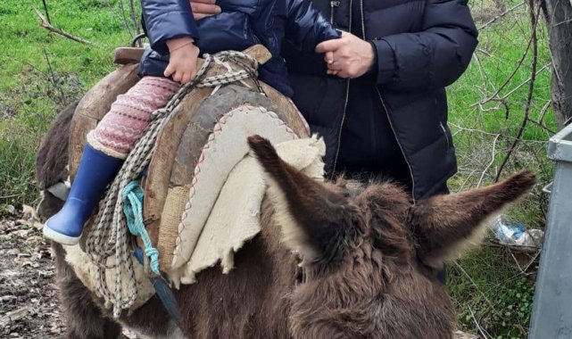 Memleket Partisi Genel Başkanı Muharrem İnce, torununu eşekle gezdirdi