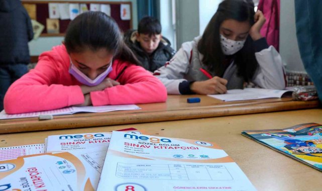 Meram'da 8. Sınıf öğrencileri MEGA sınavında ter döktü