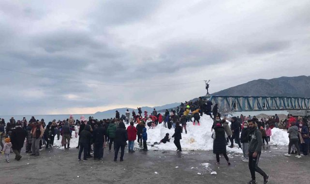 Mersin Büyükşehir Belediyesinden Bozyazılı çocuklara kar sürprizi